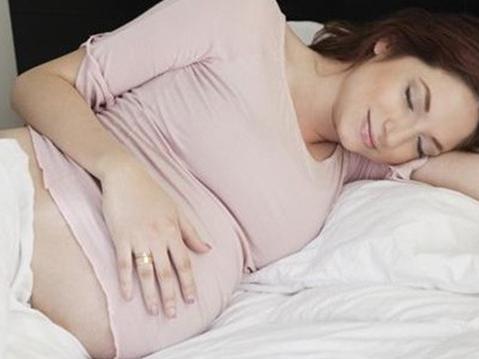 孕妇：梦到理发预示着你怀孕期间会比较顺利，胎儿发育良好。